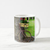 Altes antikes Fahrrad mit Blumen-Korb Kaffeetasse (VorderseiteRechts)