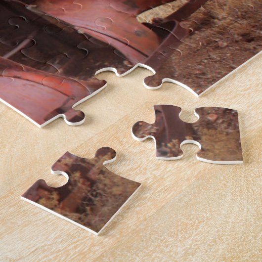 Altes Auto, das in der Wüsten-Landschaft verrostet Puzzle (Seite)