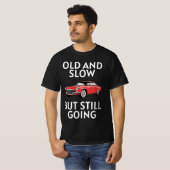 Altes Auto fährt immer noch T-Shirt (Vorne ganz)