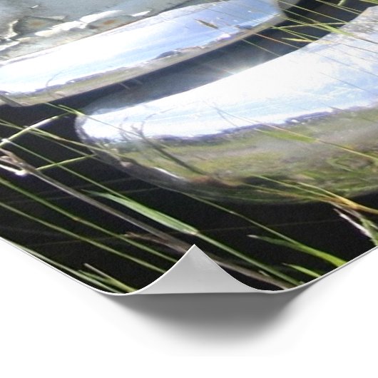 Altes Auto in einem Junkyard-Poster Poster (Ecke)