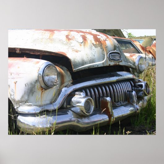 Altes Auto in einem Junkyard-Poster Poster (Vorne)