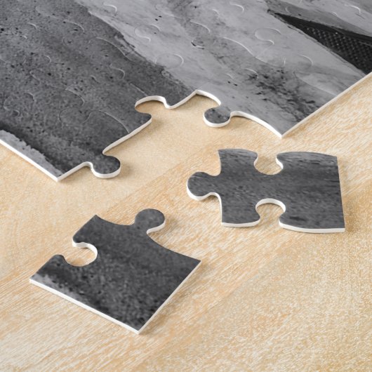 Altes Auto in einer Straße in Italien in Schwarz/W Puzzle (Seite)