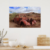 Altes Auto in Wüstenlandschaft Poster (Küche)