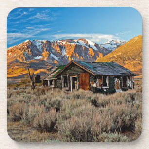 Altes Bauernhaus entlang Hwy 395 im Juni See Untersetzer