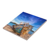 Altes blaues Boot am Meer Fliese (Seite)