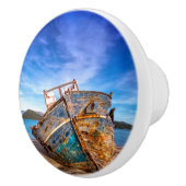 Altes blaues Boot am Meer Keramikknauf (Rechts)