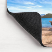 Altes blaues Boot am Meer Mousepad (Ecke)