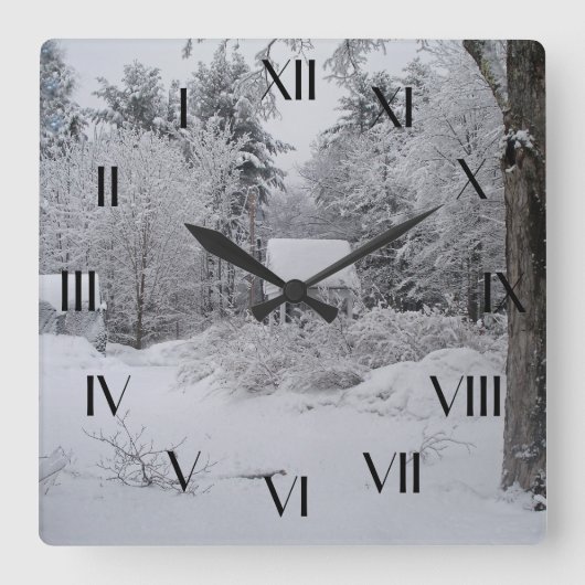 Altes Brunnenhaus im Winter Backlock Quadratische Wanduhr (Vorderseite)