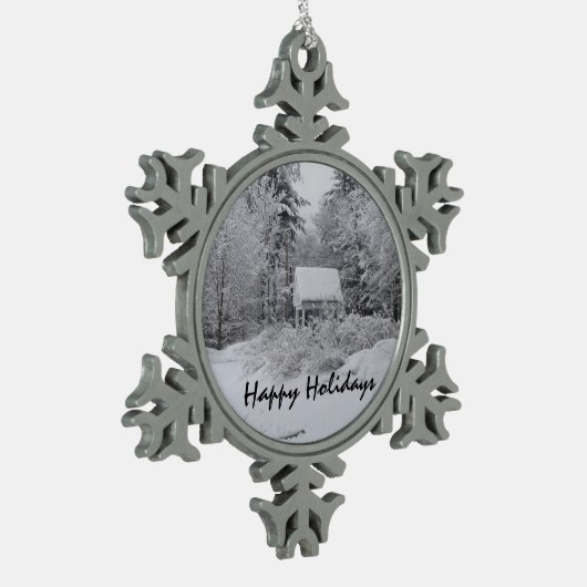 Altes Brunnenhaus zu Weihnachten Schneeflocken Zinn-Ornament (Links)