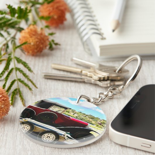 Altes Citroen Auto auf einem Anhänger in Frankreic Schlüsselanhänger (Vorderseite rechts)