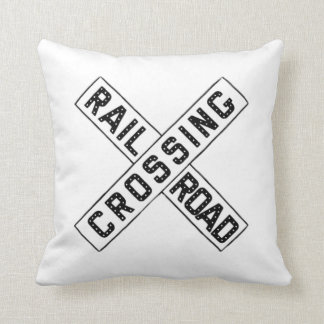 Altes Crossbuck Zeichen Kissen