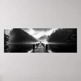 Altes Dock am See B&W Foto - Ultra breit Poster