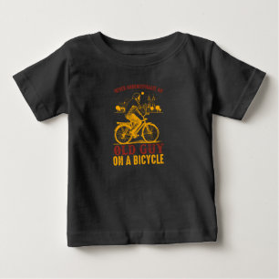 Altes Fahrerdesign Fahrrad nie unterschätzen Baby T-shirt