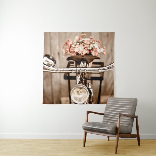 Altes Fahrrad und Blume verschwinden im Hintergrun Wandteppich (Beispiel)