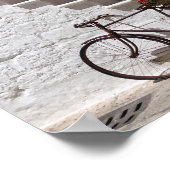 Altes Fahrrad und Schaufenster in Apulien Poster (Ecke)