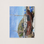 Altes Fischerboot am Strand Puzzle (Vertikal)