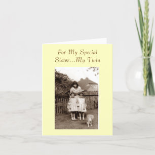 Altes Foto niedlich eineiige Zwillingsschwestern v Karte