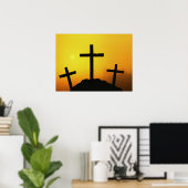 Altes, gewölbtes Holzkreuz auf dem Hügel Calvary b Poster (Heimbüro)