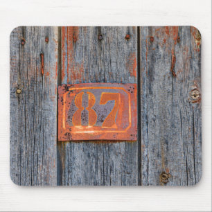 Altes Grunge-Rostiges Metall-Hausnummer Nr. 87 Fot Mousepad