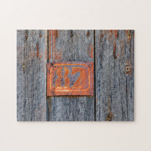 Altes Grunge-Rostiges Metall-Hausnummer Nr. 87 Fot Puzzle
