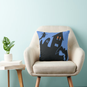 Altes Halloween, gruseliges Spukhaus und Hexe Kissen