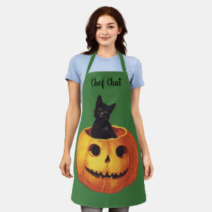 Altes Halloween, süße schwarze Katze in einem Kürb Schürze