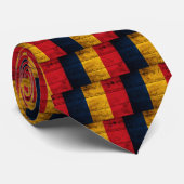 altes Holz - Rumänien - Flagge Krawatte (Gerollt)