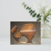 Altes Holzschreibtisch und Stuhlpostkarte Postkarte (Stehend Vorderseite)