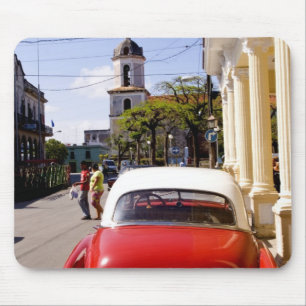 Altes klassisches amerikanisches Auto in Guanabaco Mousepad