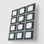 Altes klassisches TV-Muster im Fernsehen Quadratische Wanduhr (Winkel)