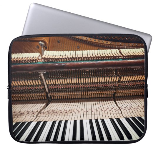 Altes Konzertpiano Foto Laptopschutzhülle (Vorderseite)