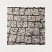 Altes Pflastersteingebäude an der Straße, anc Wandteppich (Vorderseite)