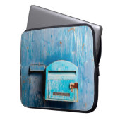 Altes Postfach an der Tür, Hintergrund, blau, Box Laptopschutzhülle (Vorderseite Links)
