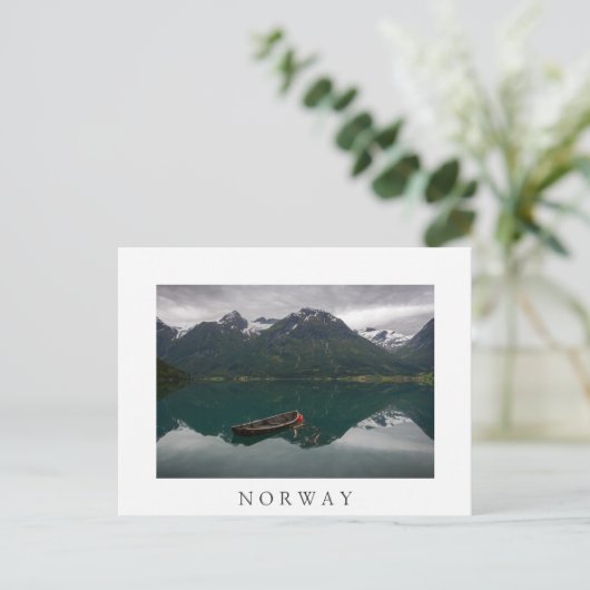 Altes Ruderboot und Berg in Norwegen weiße Postkar Postkarte (Stehend Vorderseite)