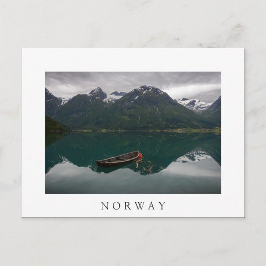 Altes Ruderboot und Berge in Norwegen, weiße Postk Postkarte (Vorderseite)