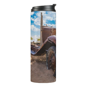 Altes und verlassenes Auto #3 in Solitaire, Namibi Thermosbecher