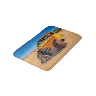 Altes und verlassenes Auto in Solitaire, Namibia Badematte