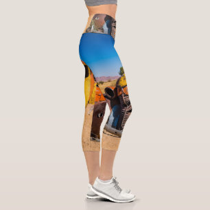 Altes und verlassenes Auto in Solitaire, Namibia Capri Leggings