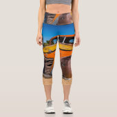 Altes und verlassenes Auto in Solitaire, Namibia Capri Leggings (Vorderseite)