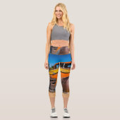 Altes und verlassenes Auto in Solitaire, Namibia Capri Leggings (Vorderseite)