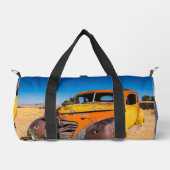 Altes und verlassenes Auto in Solitaire, Namibia Duffle Bag (Vorderseite)