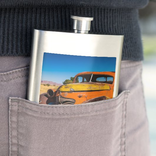 Altes und verlassenes Auto in Solitaire, Namibia Flachmann (Beispiel)