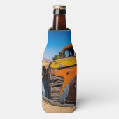 Altes und verlassenes Auto in Solitaire, Namibia Flaschenkühler (Flaschenvorderseite)
