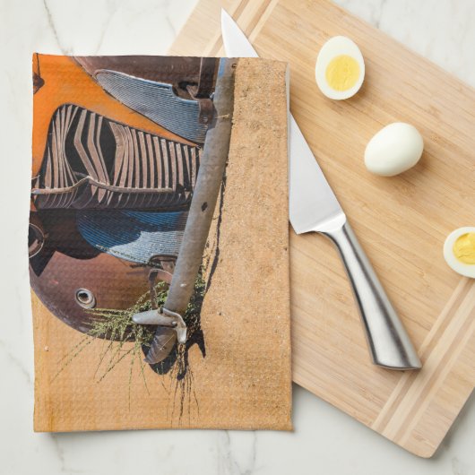 Altes und verlassenes Auto in Solitaire, Namibia Geschirrtuch (Viertel Falte)