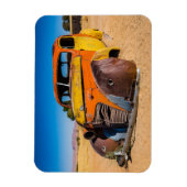 Altes und verlassenes Auto in Solitaire, Namibia Magnet (Vertikal)