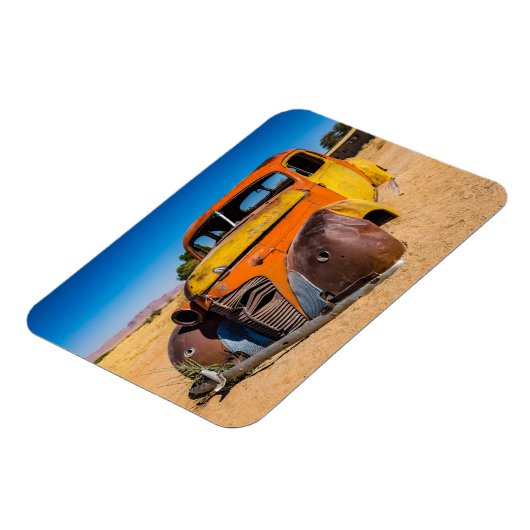 Altes und verlassenes Auto in Solitaire, Namibia Magnet (Linke Seite)