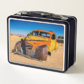 Altes und verlassenes Auto in Solitaire, Namibia Metall Brotdose (Rückseite)