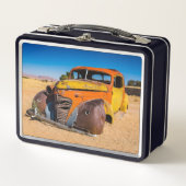 Altes und verlassenes Auto in Solitaire, Namibia Metall Brotdose (Vorderseite)