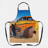 Altes und verlassenes Auto in Solitaire, Namibia Schürze (Vorderseite)