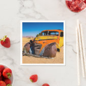 Altes und verlassenes Auto in Solitaire, Namibia Serviette (Beispiel)